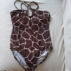 One-piece bathing suit